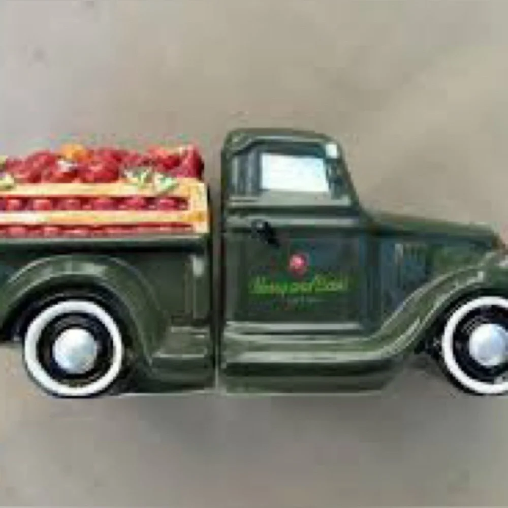 Ceramic vintage Apple Truck Salt & gift‎ Pepper Shaker Set in original box